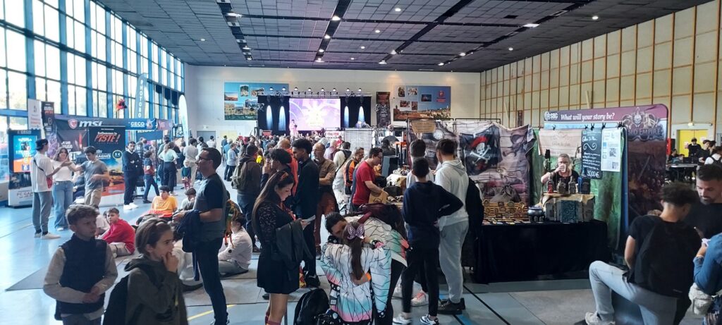 Le hall du Draguignan Gaming Festival au complexe Saint-Exupéry